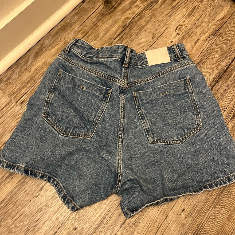 Zara High Rise Jean Short - Picture 3 of 4